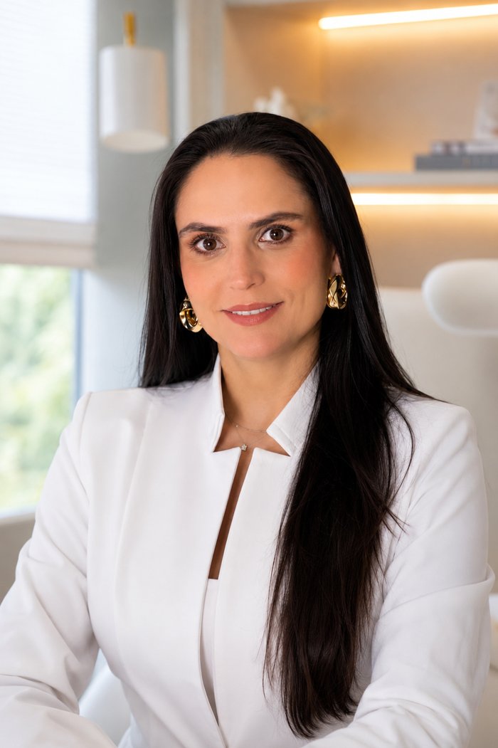 Dra. Lívia Antunes